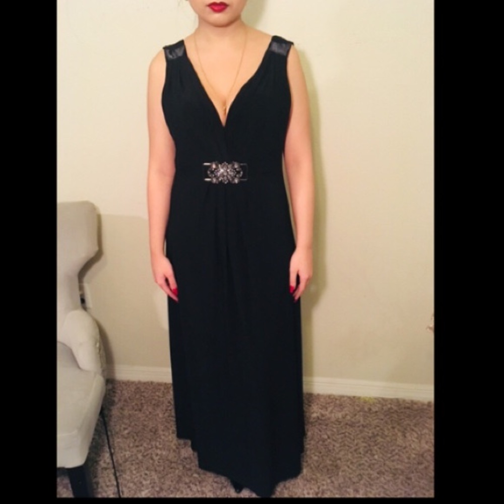Formal maxi dress by Scarlett nite - Picture 1 of 8